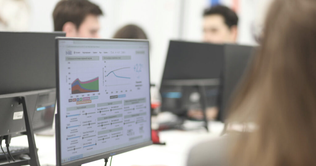 Pc Arbeitsplatz mit Statistiken